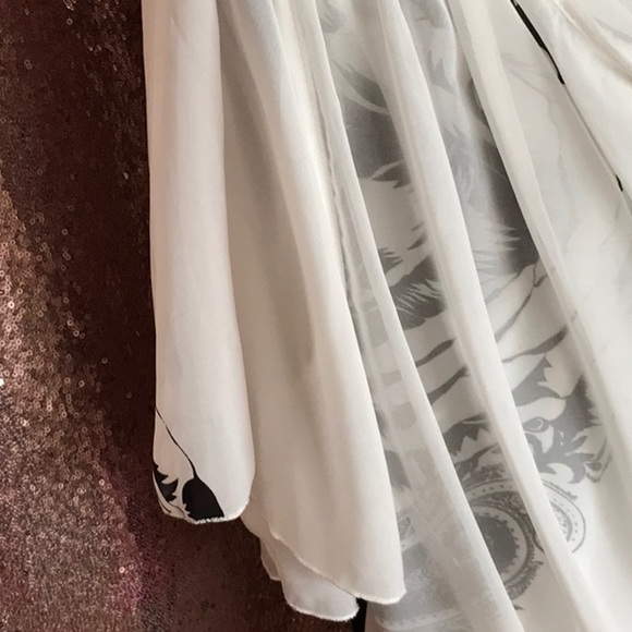 Love the Queen Blouse & Skirt - Picture 2 of 8